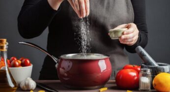 Konsumimi i tepërt i kripës mund të dobësojë imunitetin, konstaton një hulumtim i ri
