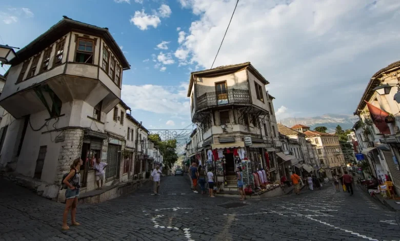 10 poezitë më të bukura shqiptare mbi dashurinë për Atdheun