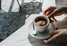 Shenjat që tregojnë se po e teproni me konsumimin e kafesë