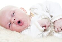 Si ta ndaloni kollën tek bebet me metoda natyrale?