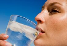 Si të pini ujë në Ramazan? Çfarë thotë mjeku?!