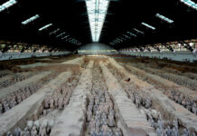 Fsheh KURTHE vdekjeprurëse?! Varri i perandorit të parë kinez po SHOKON historianët!