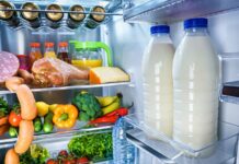 Pse qumështi asnjëherë nuk duhet të mbahet në derën e frigoriferit