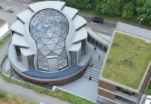 Zviceranët mbledhin 5 mijë nënshkrime – ndalohet investimi i shqiptarëve për xhaminë 15 milionë franga