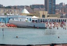 Plazhi i vetëm në Evropë që ndan burrat nga gratë me mur