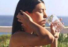 Sa ujë duhet të pimë gjatë temperaturave të larta? Ekspertët japin këshillat