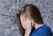 Këshillat e ekspertëve: Ja si ta mbështesni një mik që po përballet me probleme të shëndetit mendor!
