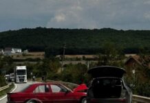 Aksident trafiku në Gllarevë, përfshihen dy vetura