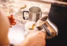 A e dini se cila është ora më e mirë për të pirë kafe për energji?