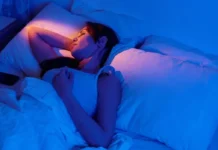 Flini me dritë ndezur? Zemra mund të ndryshojë para se të shfaqen simptomat